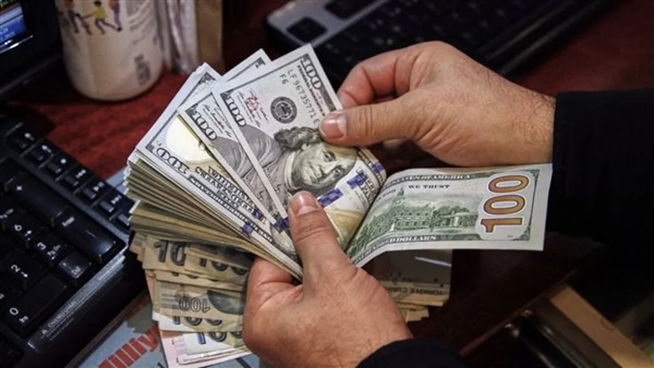 سعر الدولار يسجل ارتفاعاً بقيمة 61 قرشاً في ختام تعاملات البنك الأهلي